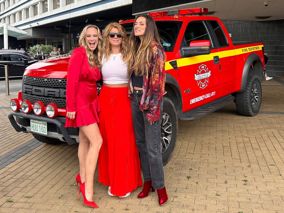 american-fire-engine-hire-uk-station-19-fan-fusion