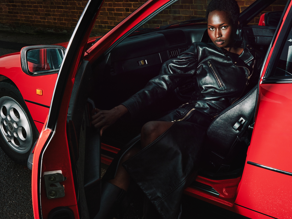 fashion-shoot-classic-porsche-car-hire-harpers-bazaar-march-23 Image