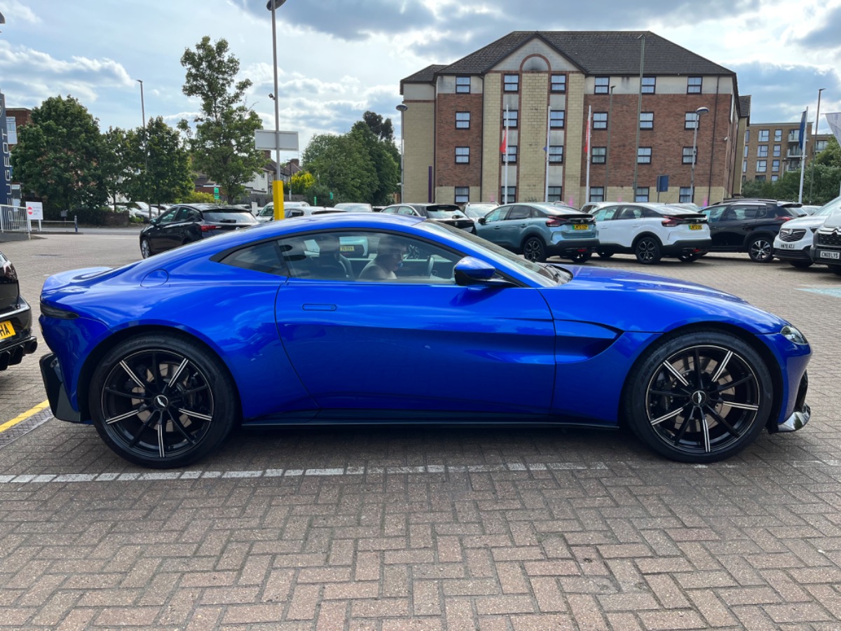 2019 Aston Martin Vantage Image 7