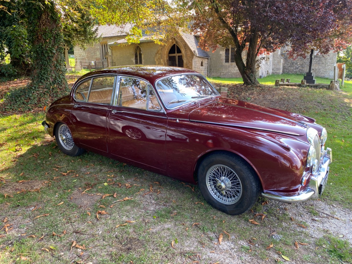 1969 Daimler V8 Image 5