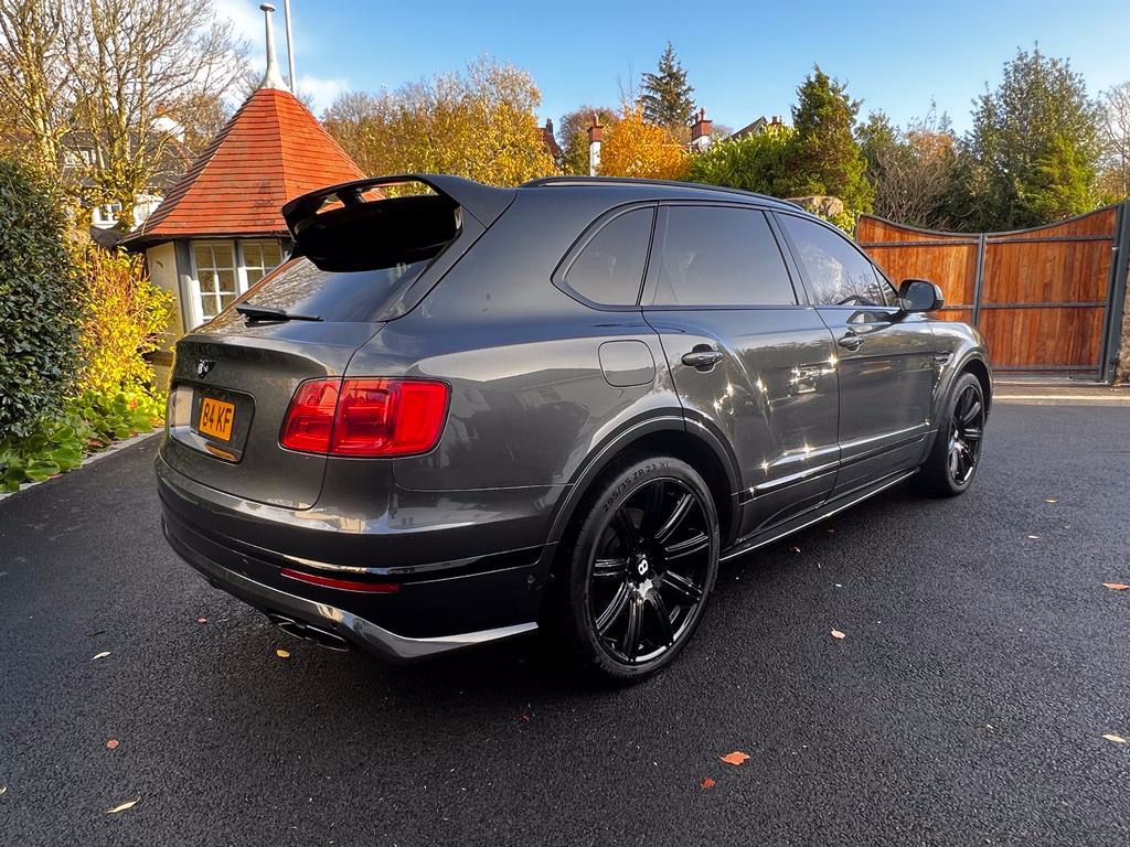 2018 Bentley Bentayga Image 2