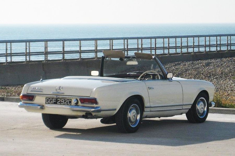 1965 Mercedes-Benz 230 Image 2