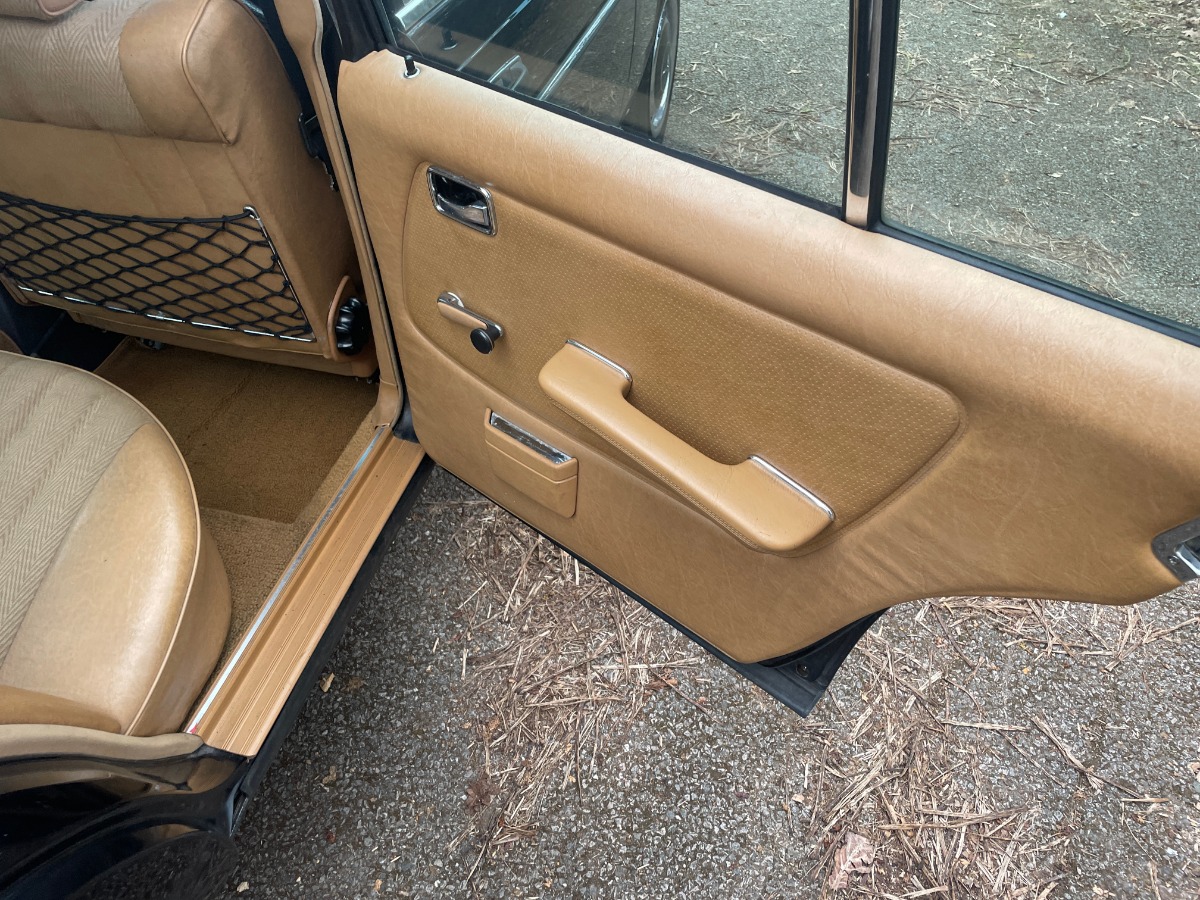 1982 Mercedes-Benz 200 Image 11