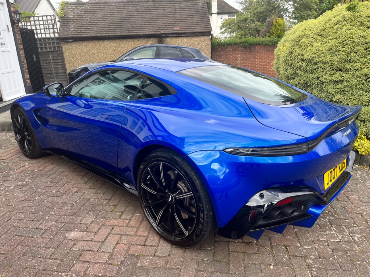 2019 Aston Martin Vantage Image 3