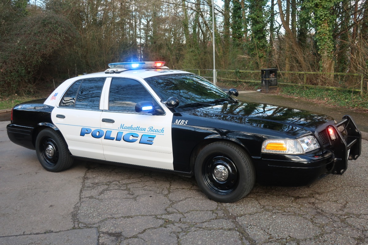 2006 Ford Crown Victoria Image 2