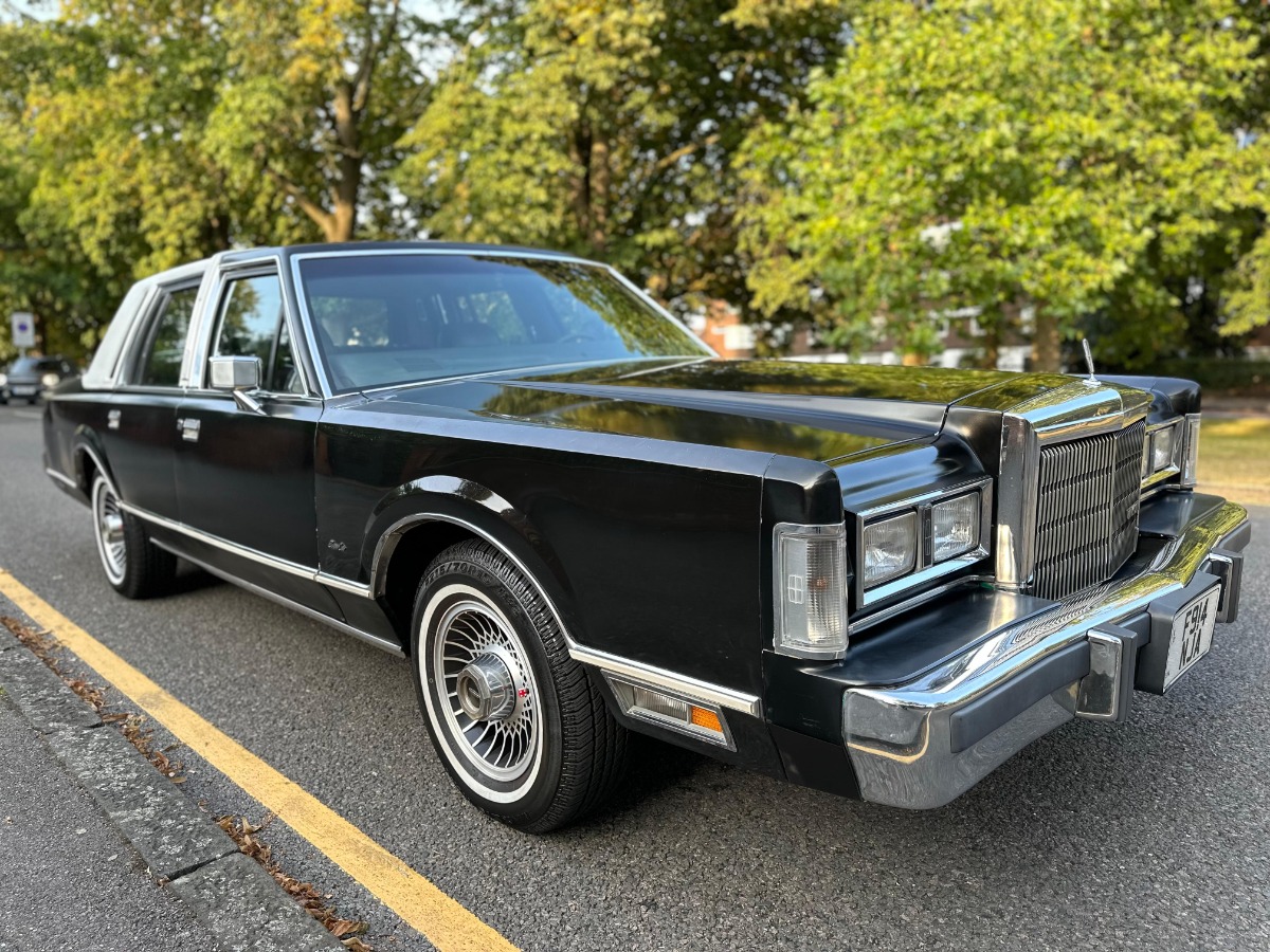 1989 Lincoln Town Car Image 1