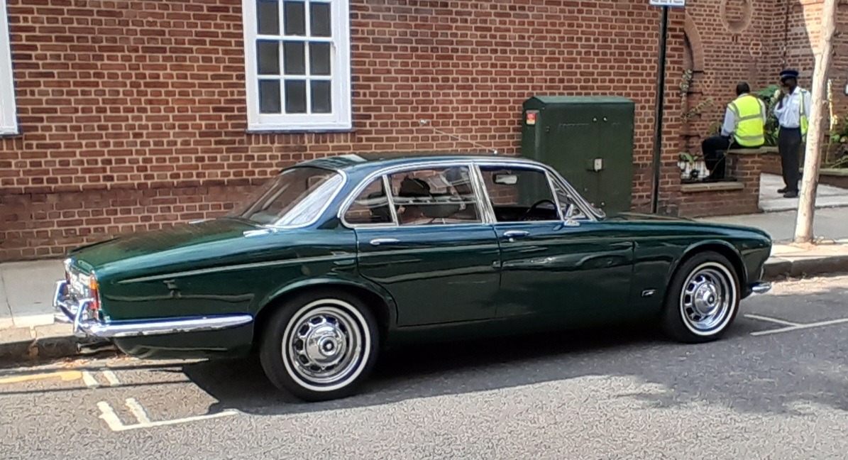 1972 Jaguar XJ6 Image 4