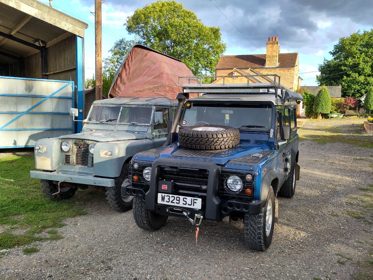 2000 Land Rover Defender 110 Image 4