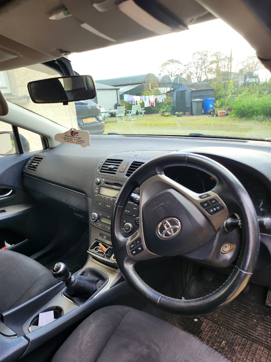 2009 Toyota Avensis Image 2