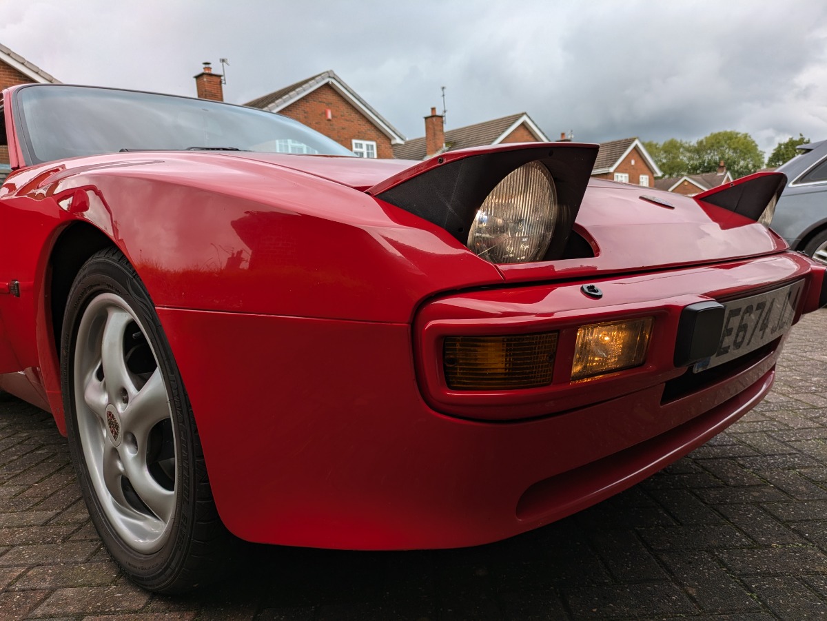 1988 Porsche 944 Image 2