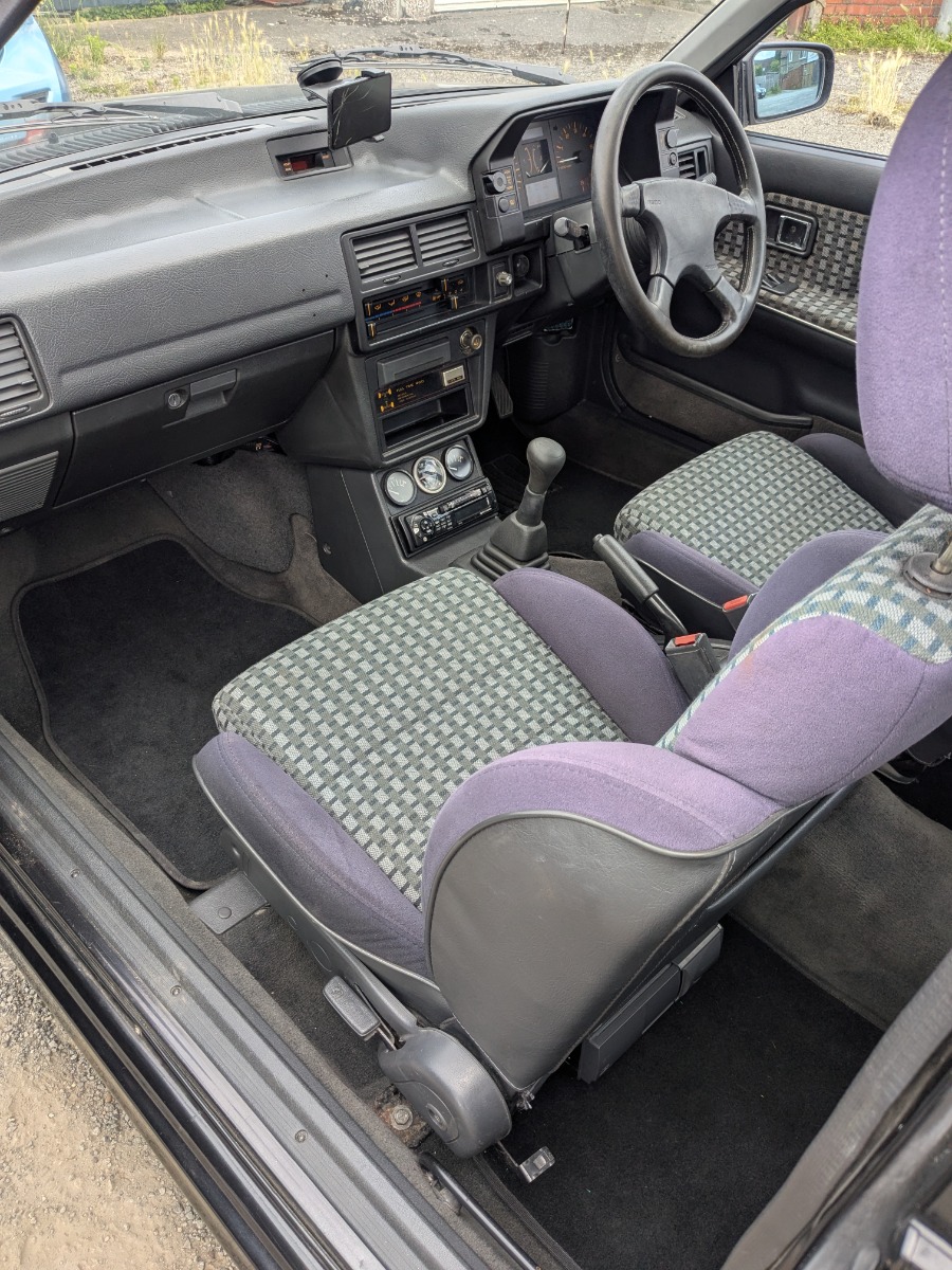 1988 Mazda 323 Image 4