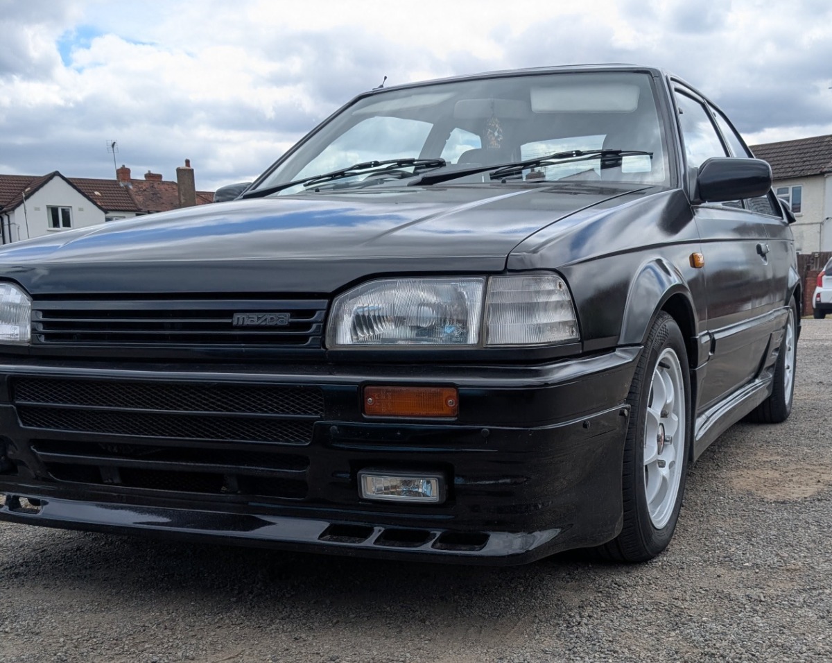 1988 Mazda 323 Image 2