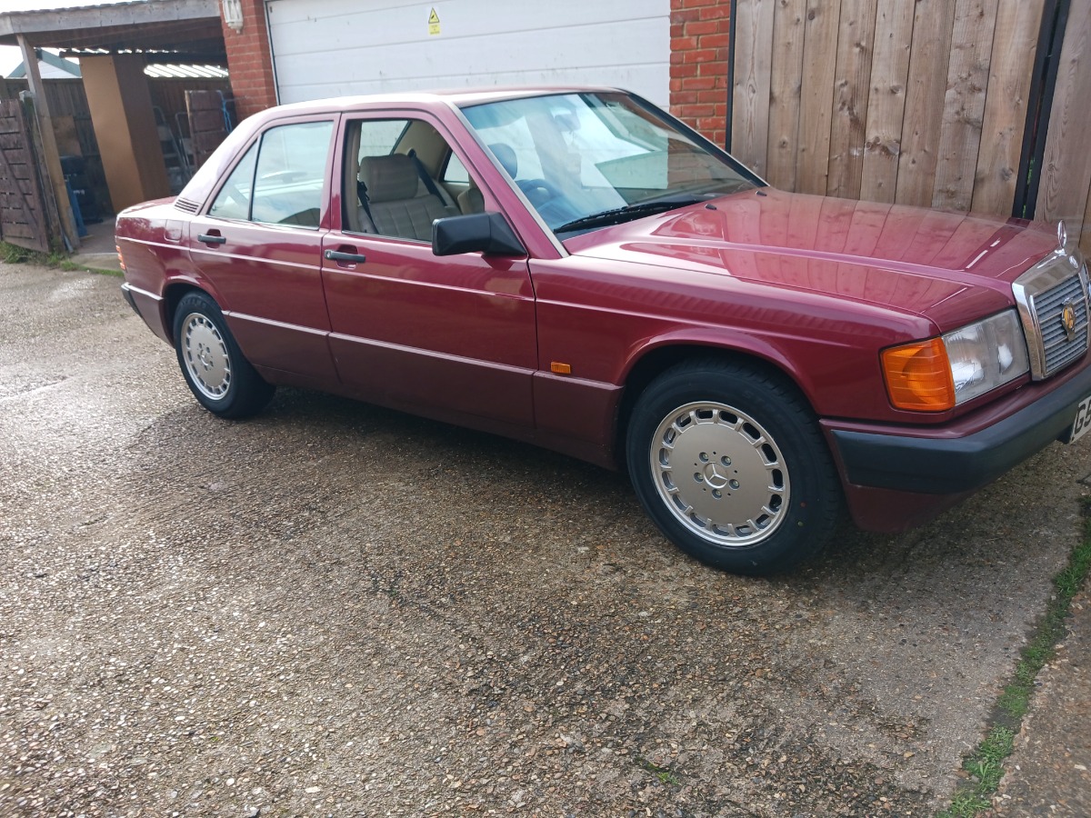 1990 Mercedes-Benz 190E Image 1