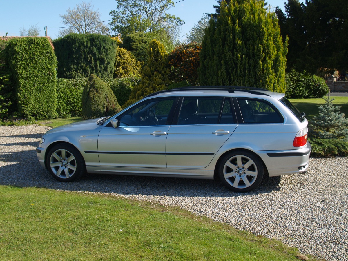 2003 BMW 325 Image 2