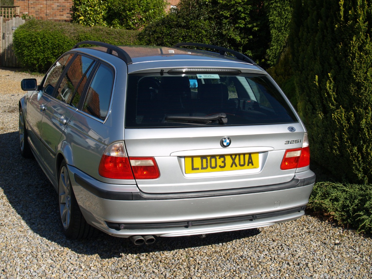 2003 BMW 325 Image 6