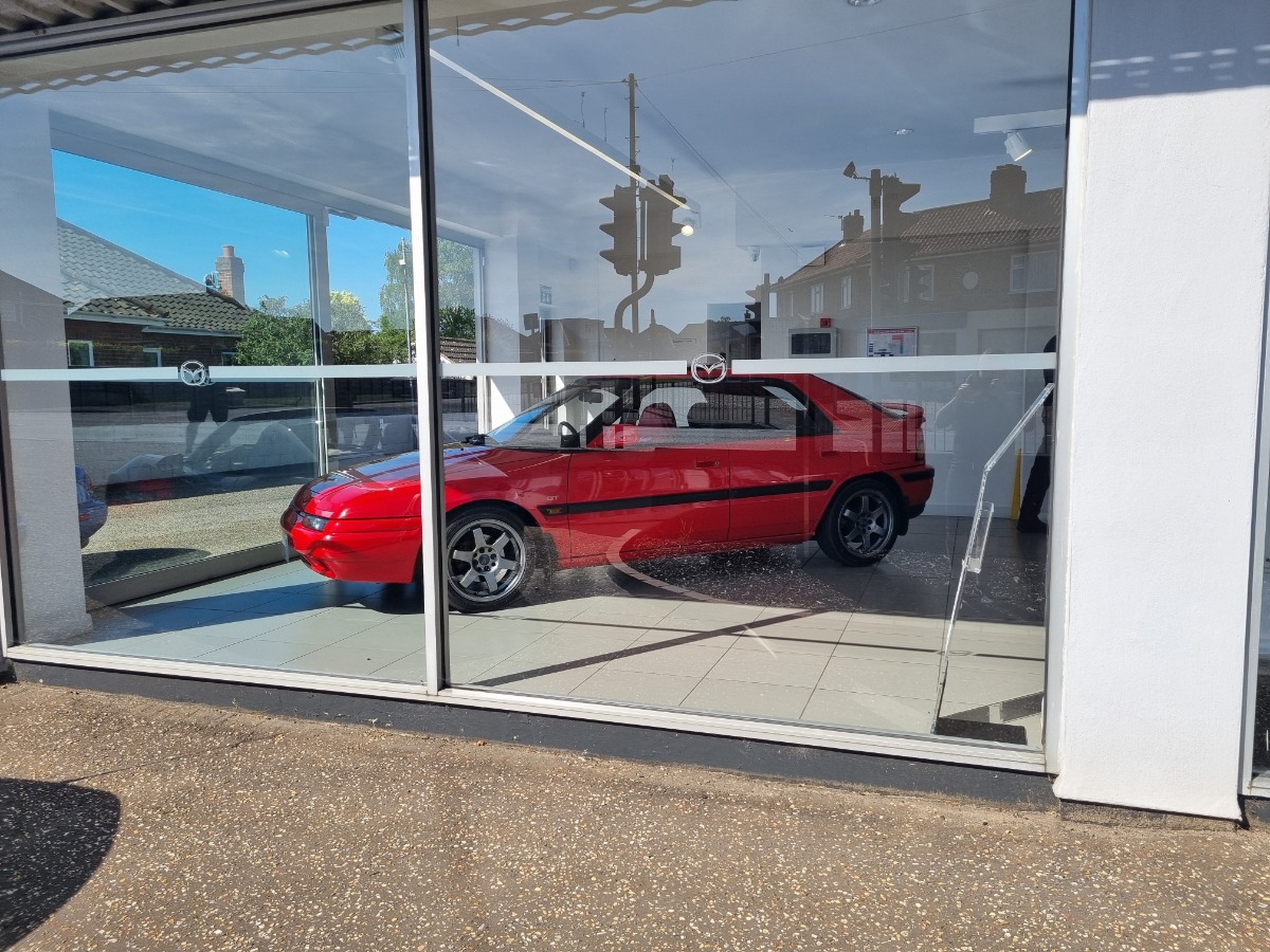 1990 Mazda 323 Image 6