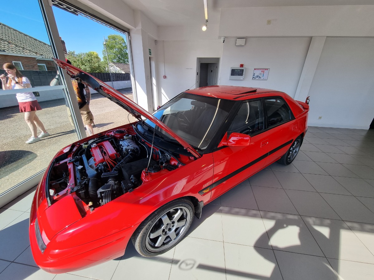 1990 Mazda 323 Image 4