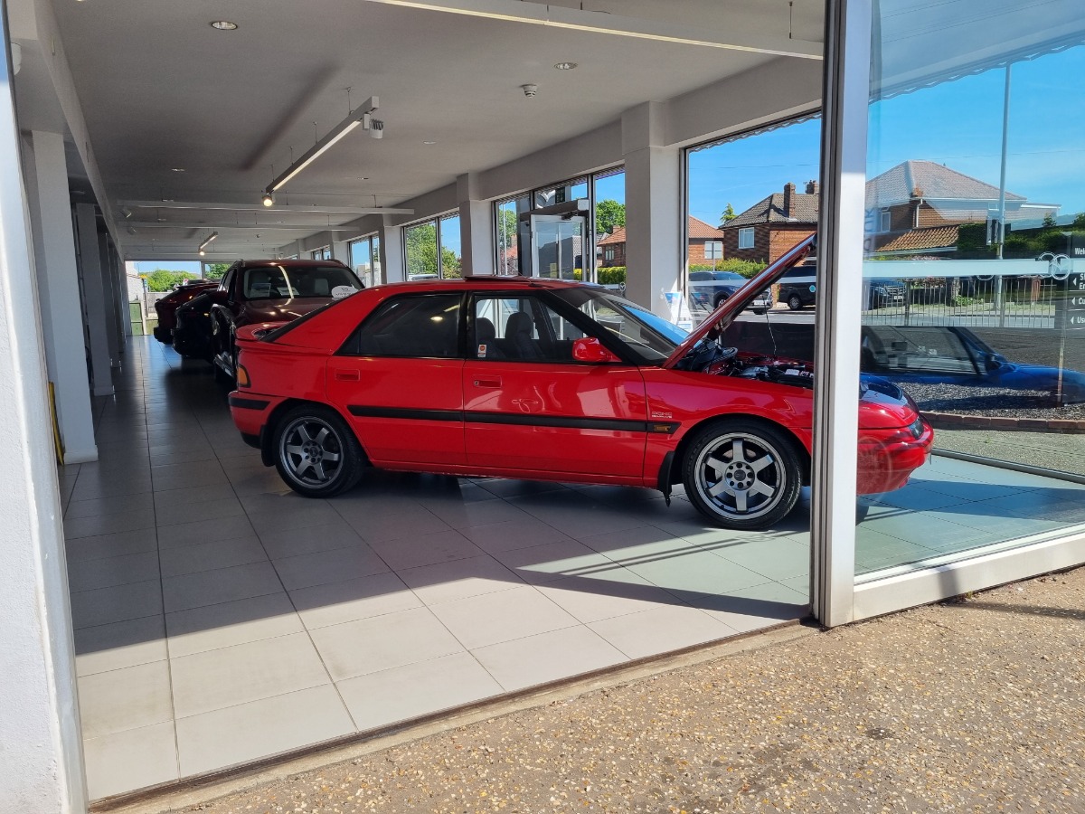 1990 Mazda 323 Image 7