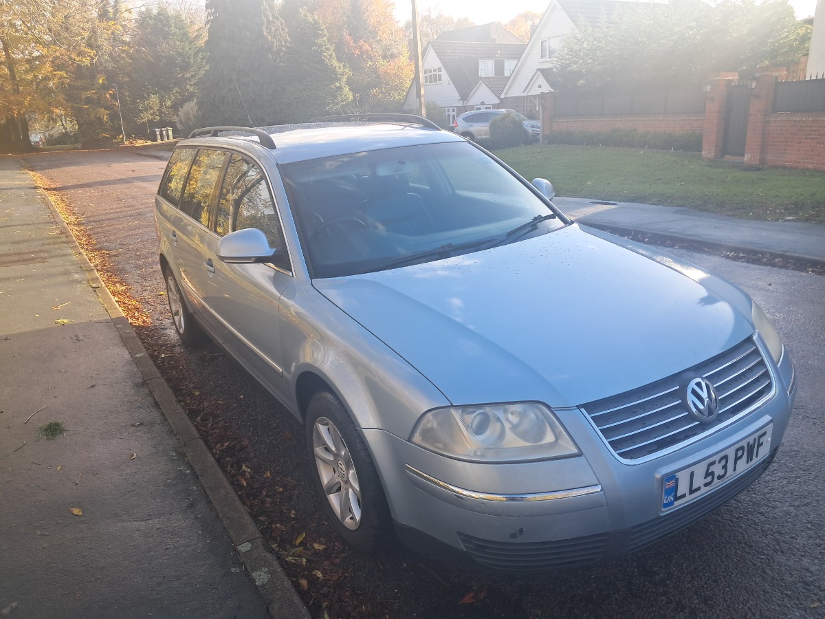 2003 Volkswagen Passat Image 1