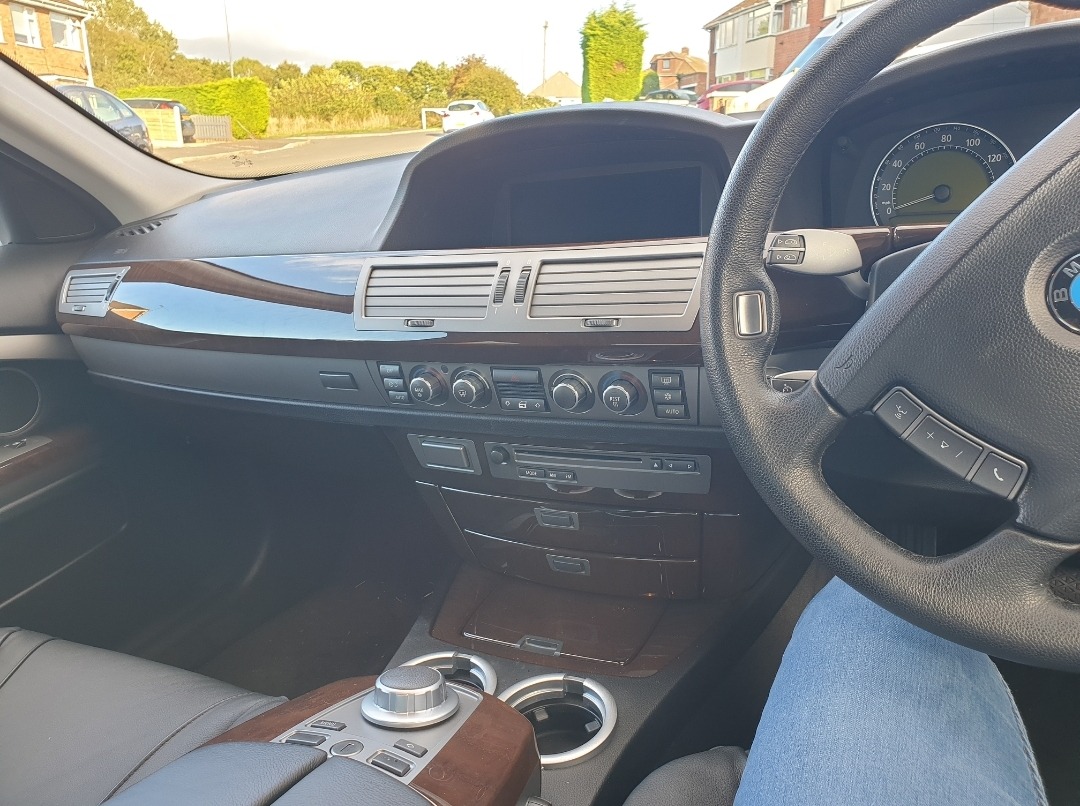 2008 BMW 7 Series Image 2