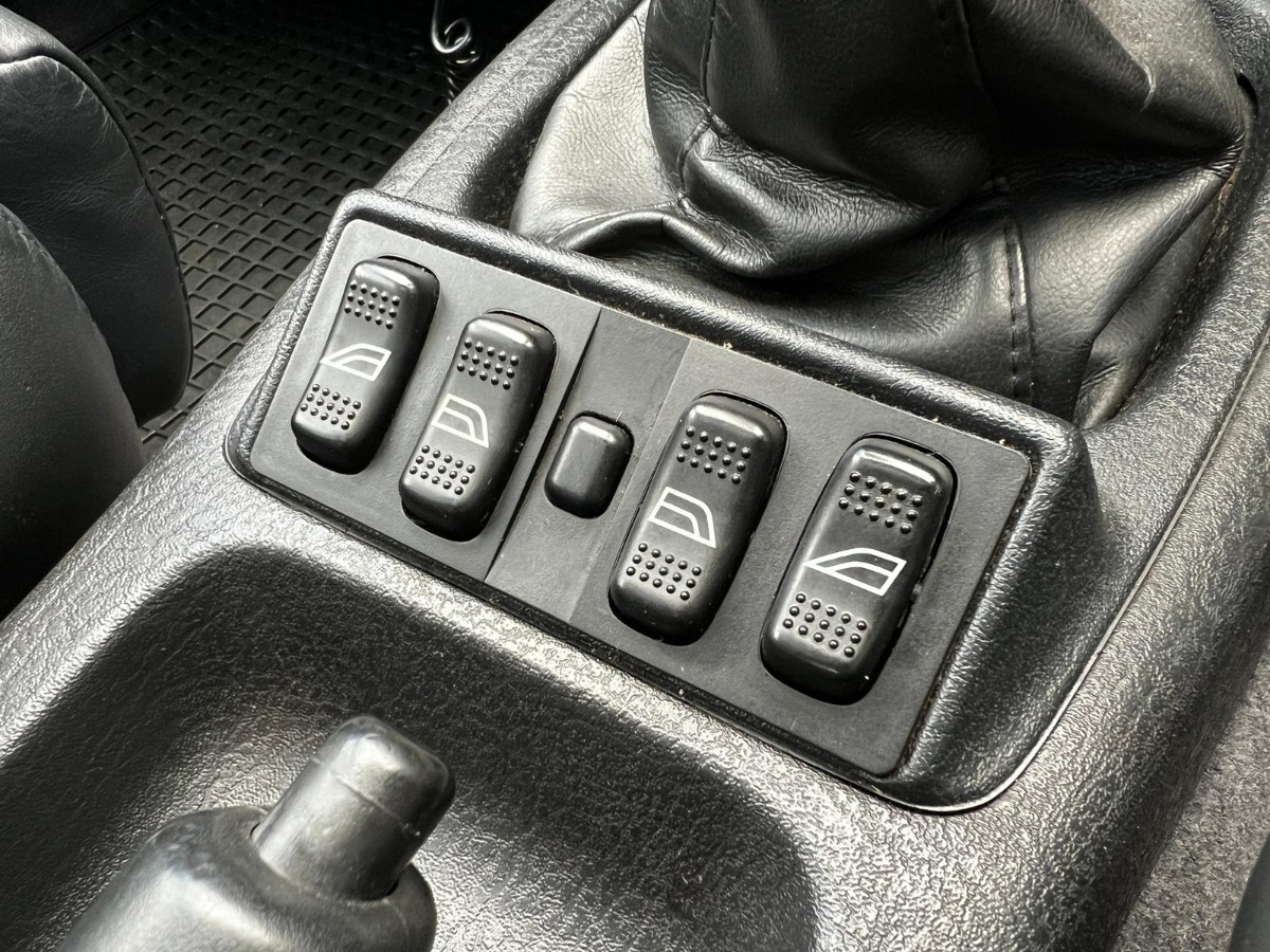 1990 Ford Sierra Image 14
