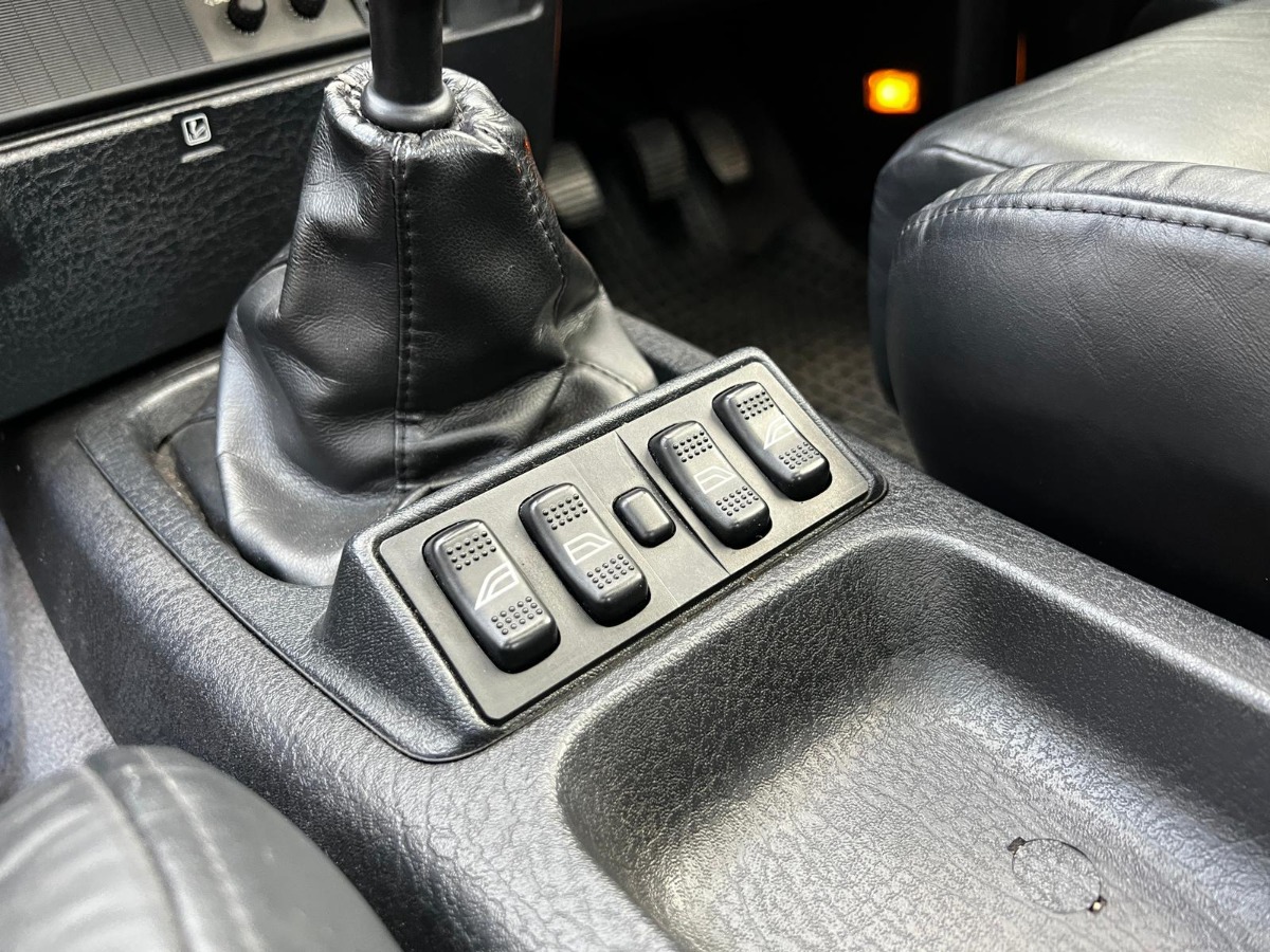1990 Ford Sierra Image 13