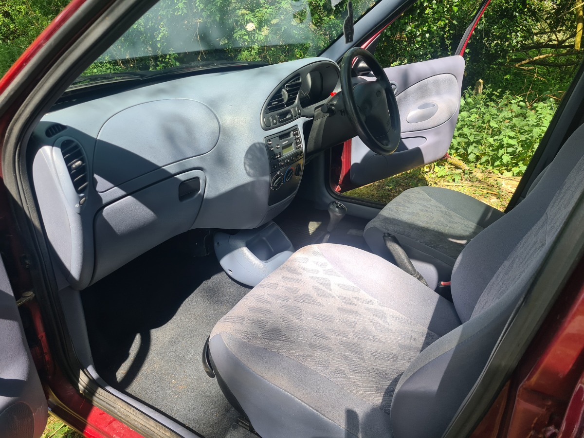1998 Ford Fiesta Image 6