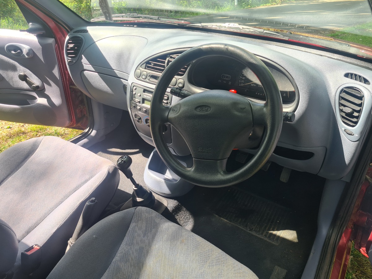 1998 Ford Fiesta Image 5