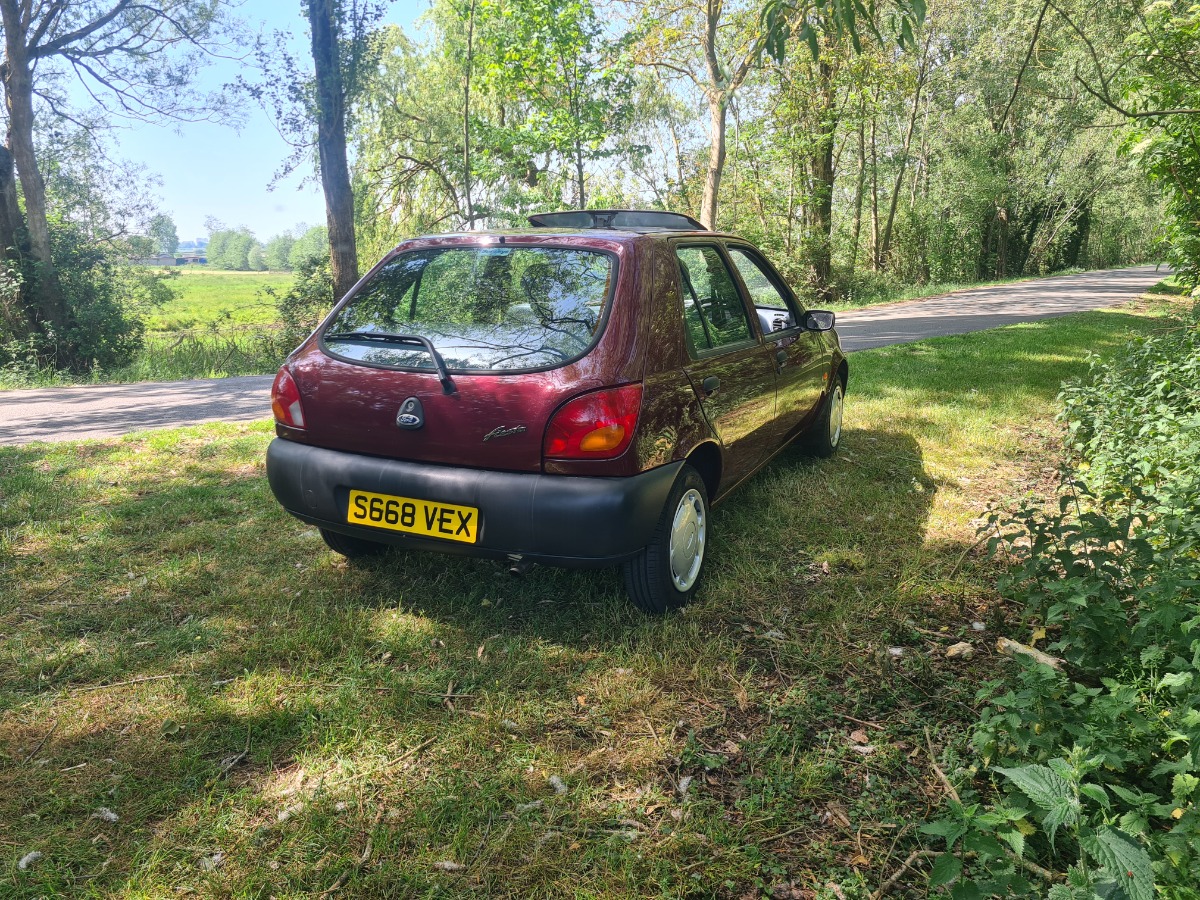 1998 Ford Fiesta Image 2