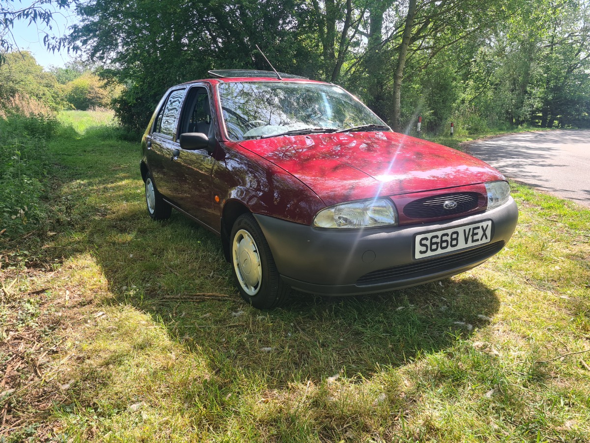1998 Ford Fiesta Image 1