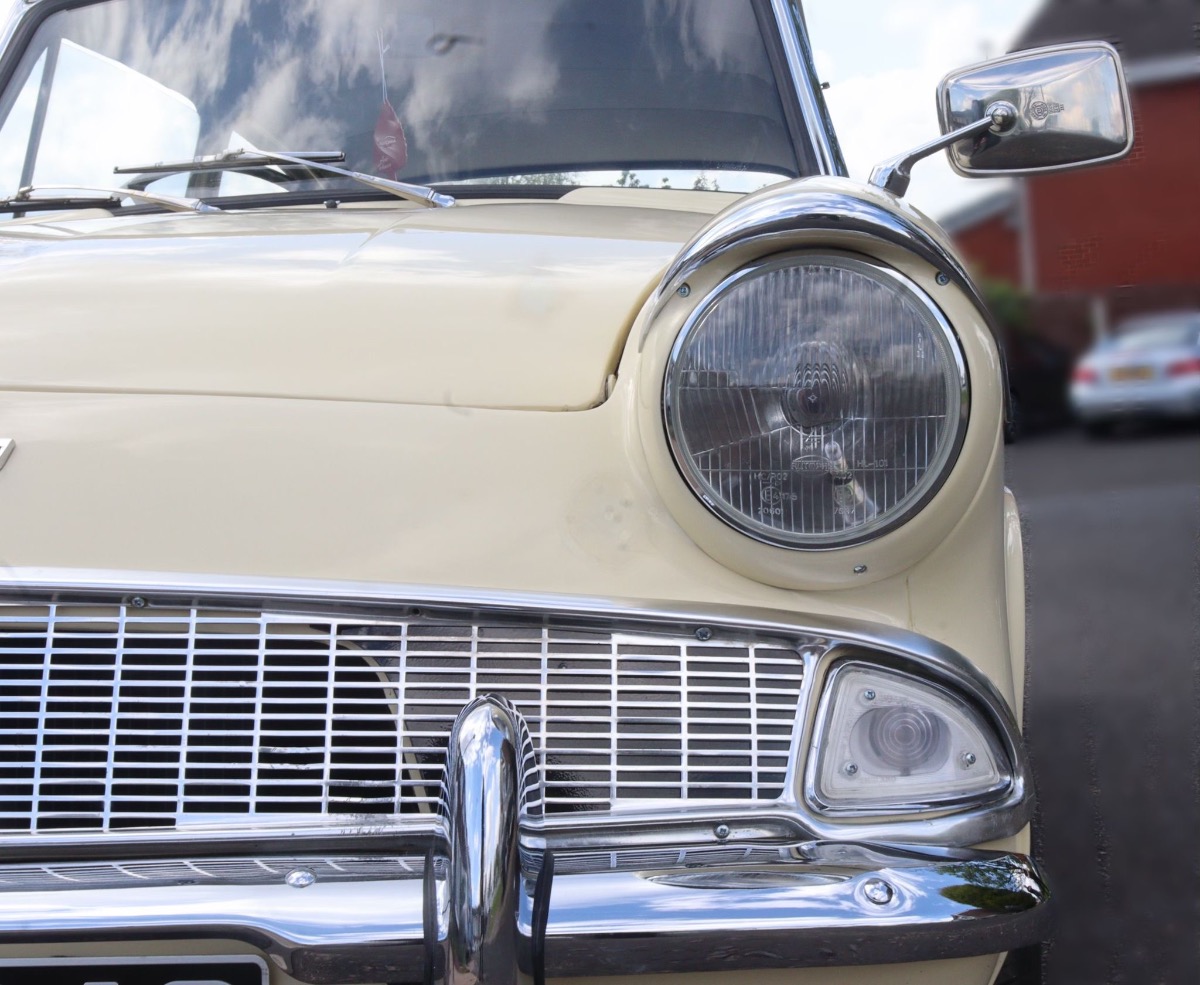 1965 Ford Anglia Image 9