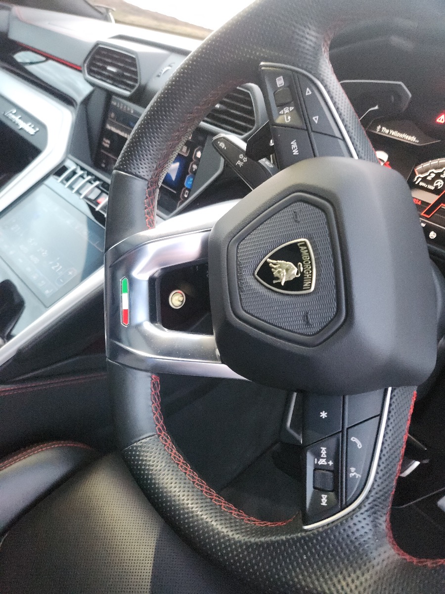 2019 Lamborghini Urus Image 8