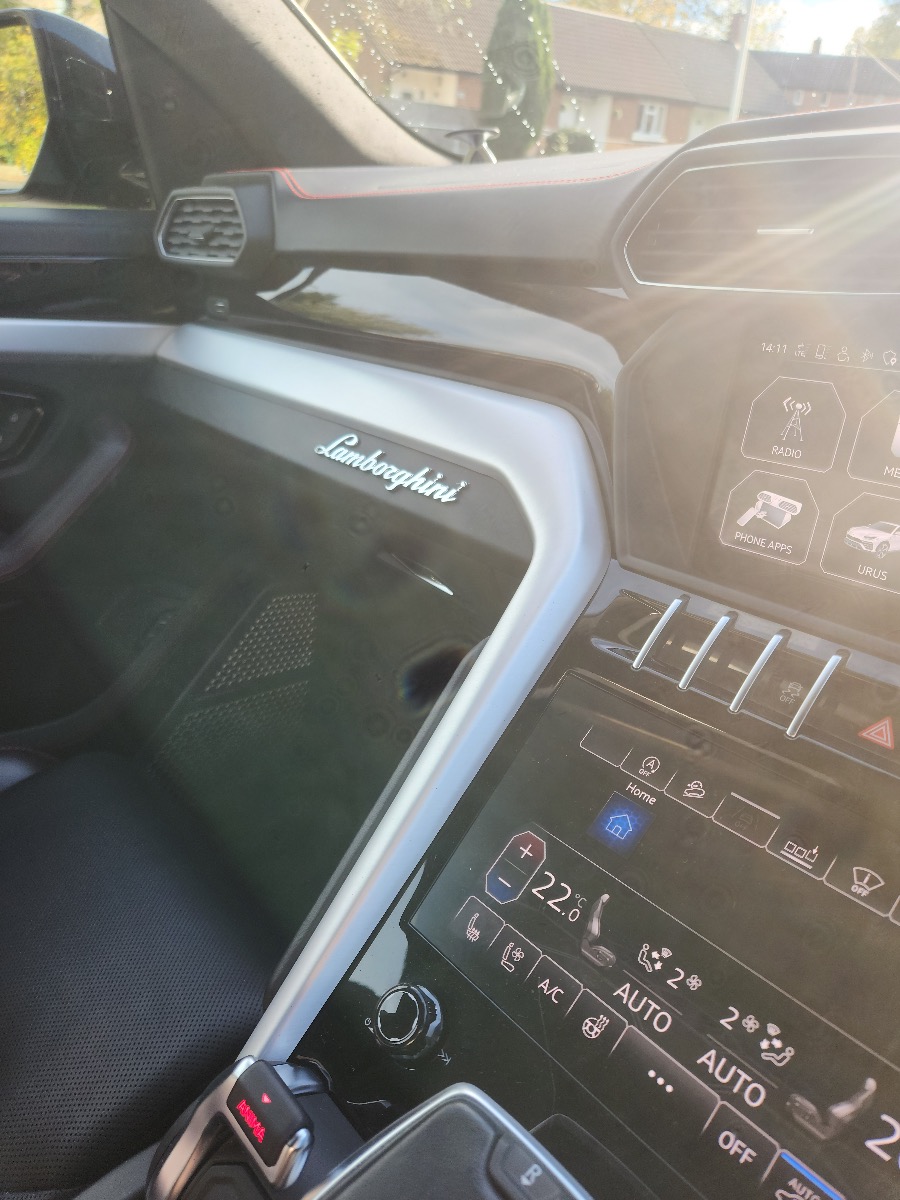 2019 Lamborghini Urus Image 9