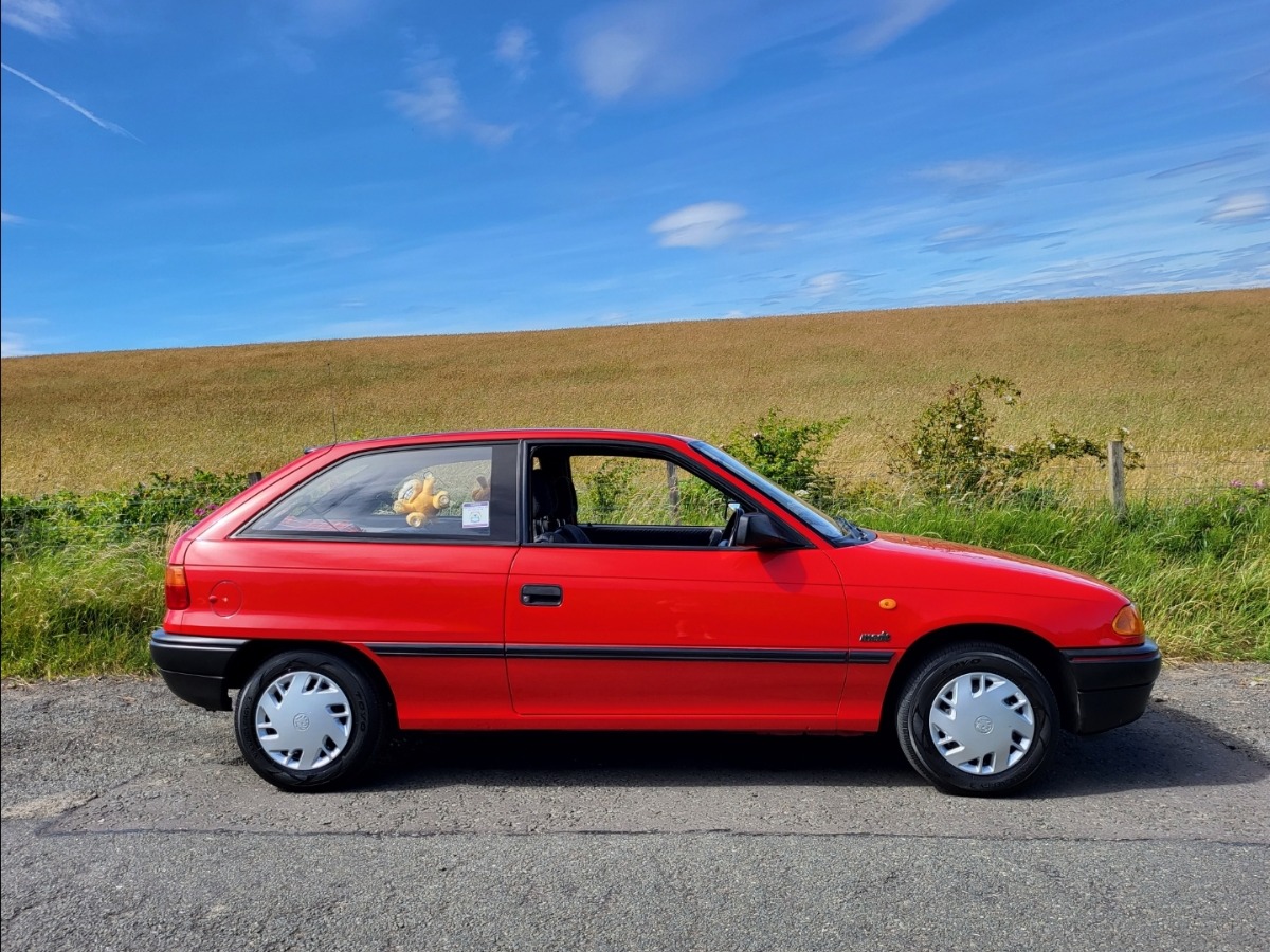 1994 Vauxhall Astra Image 2