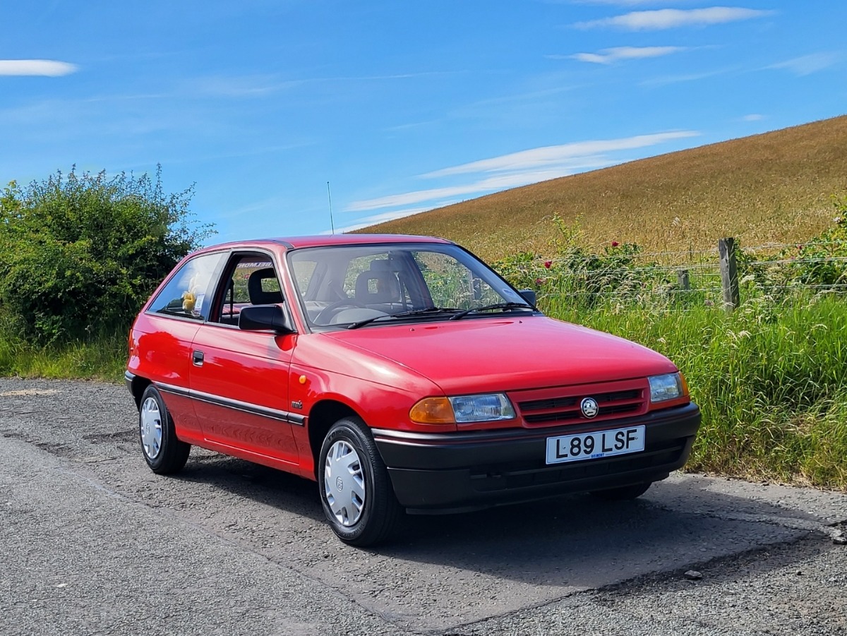 1994 Vauxhall Astra Image 1