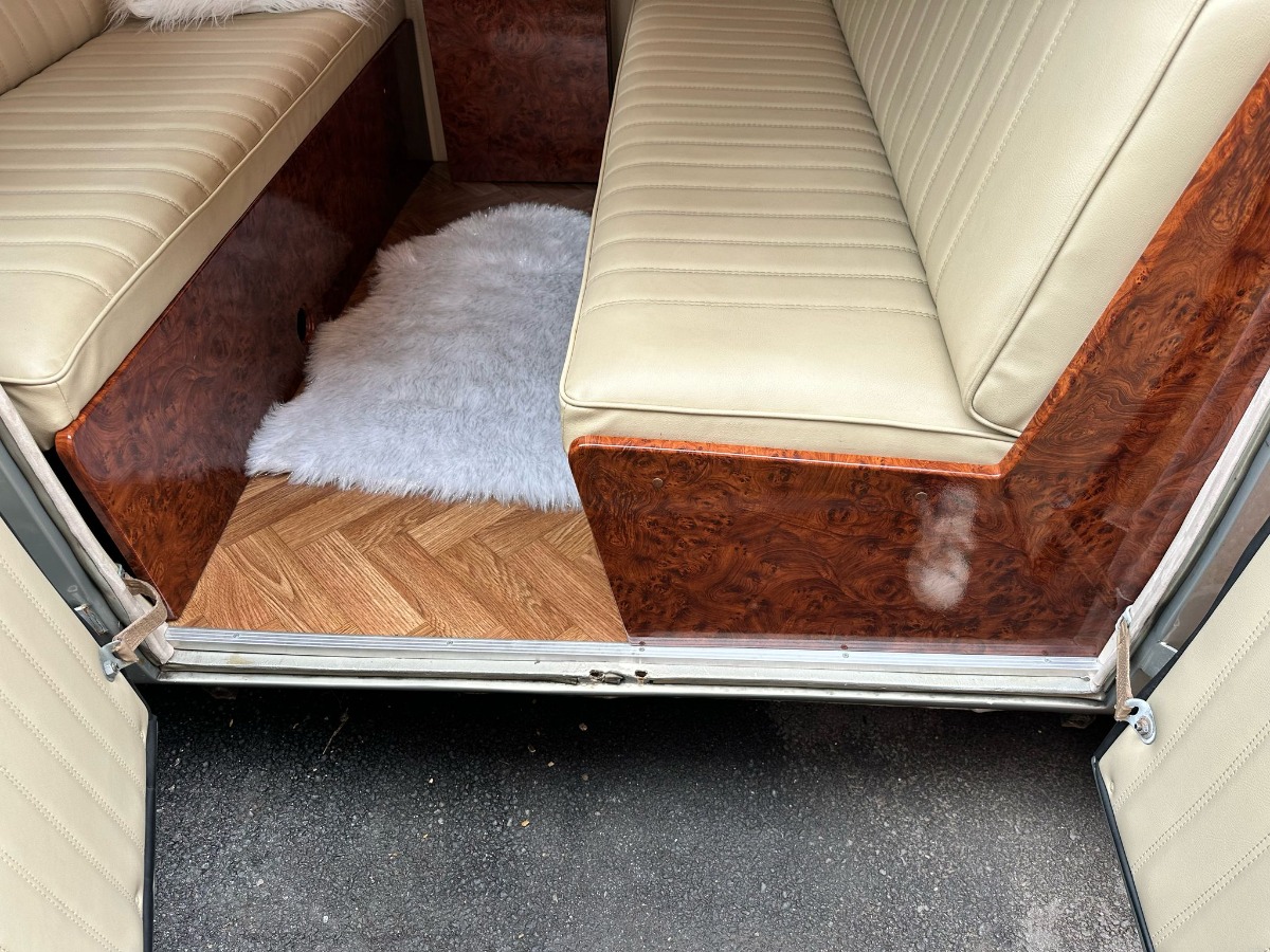 1974 Volkswagen T2 Camper Van / Bus Image 3