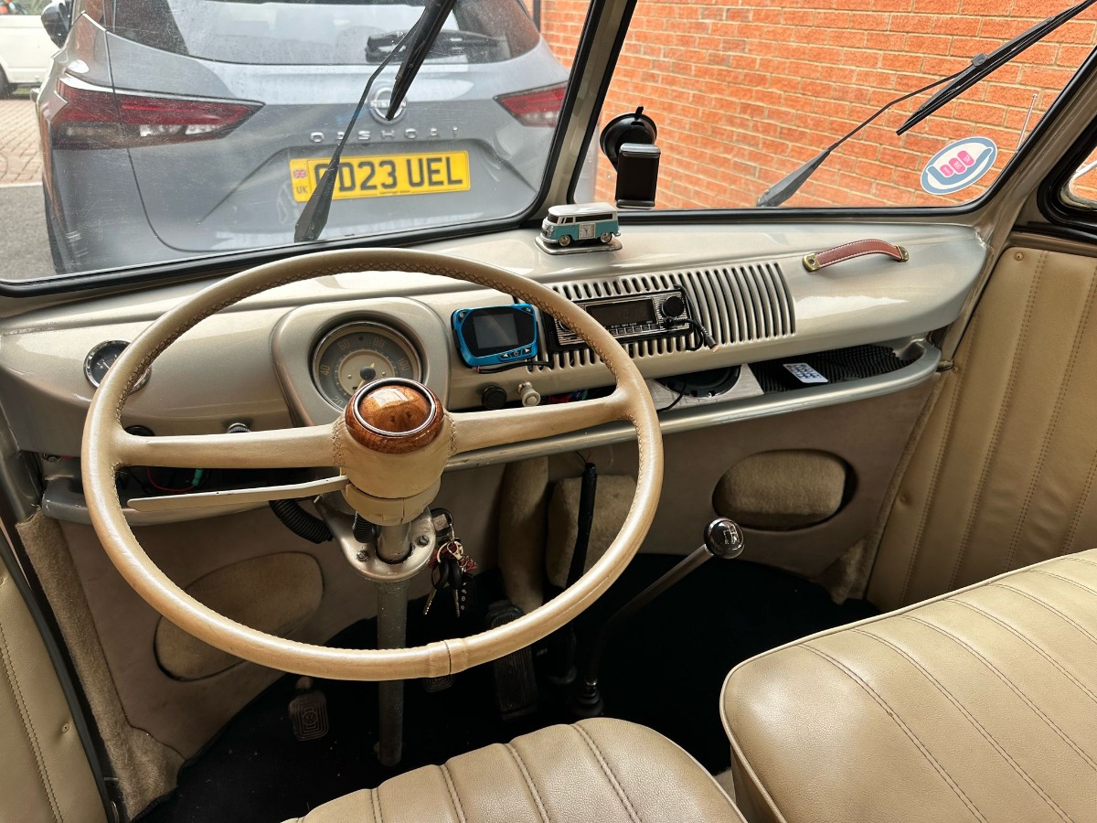 1974 Volkswagen T2 Camper Van / Bus Image 2