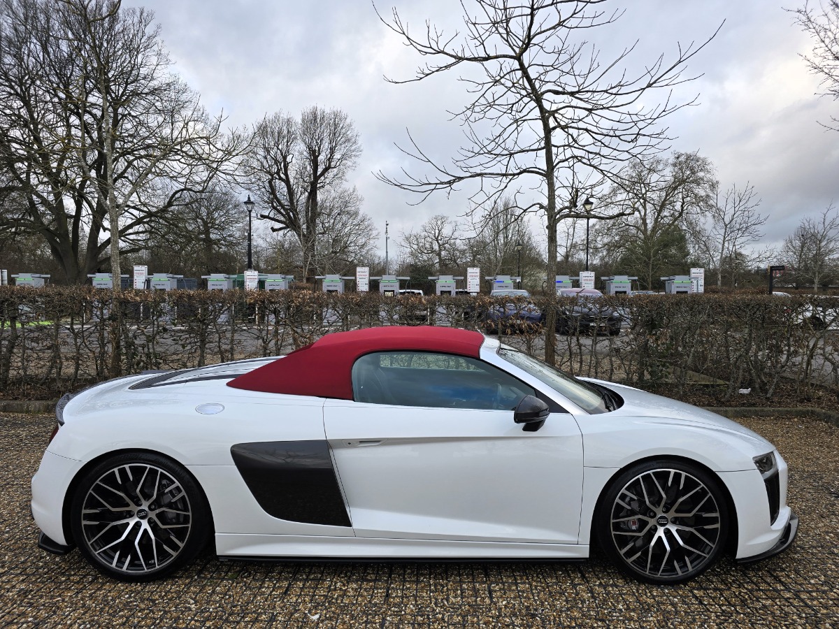 2017 Audi R8 Image 2
