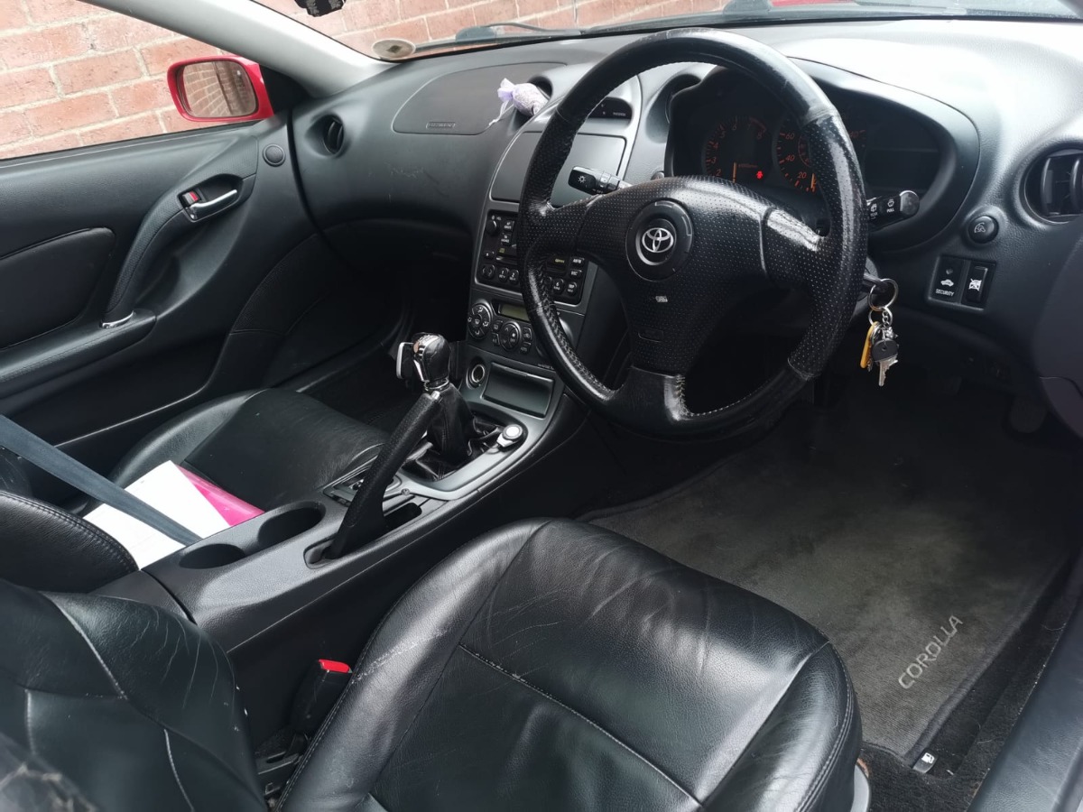 2003 Toyota Celica Image 8