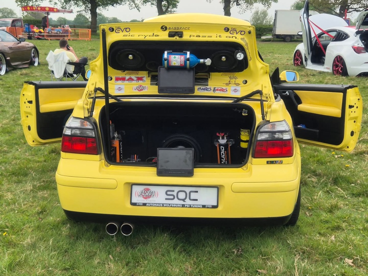 2001 Volkswagen Golf Image 2