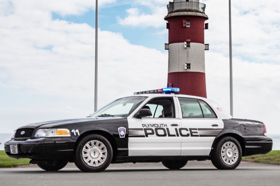 2004 Ford Crown Victoria Image 1