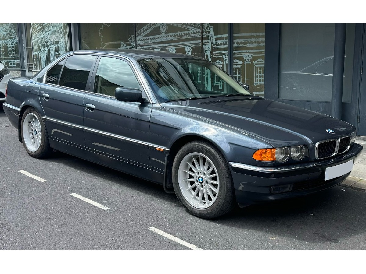 2000 BMW 7 Series Image 1