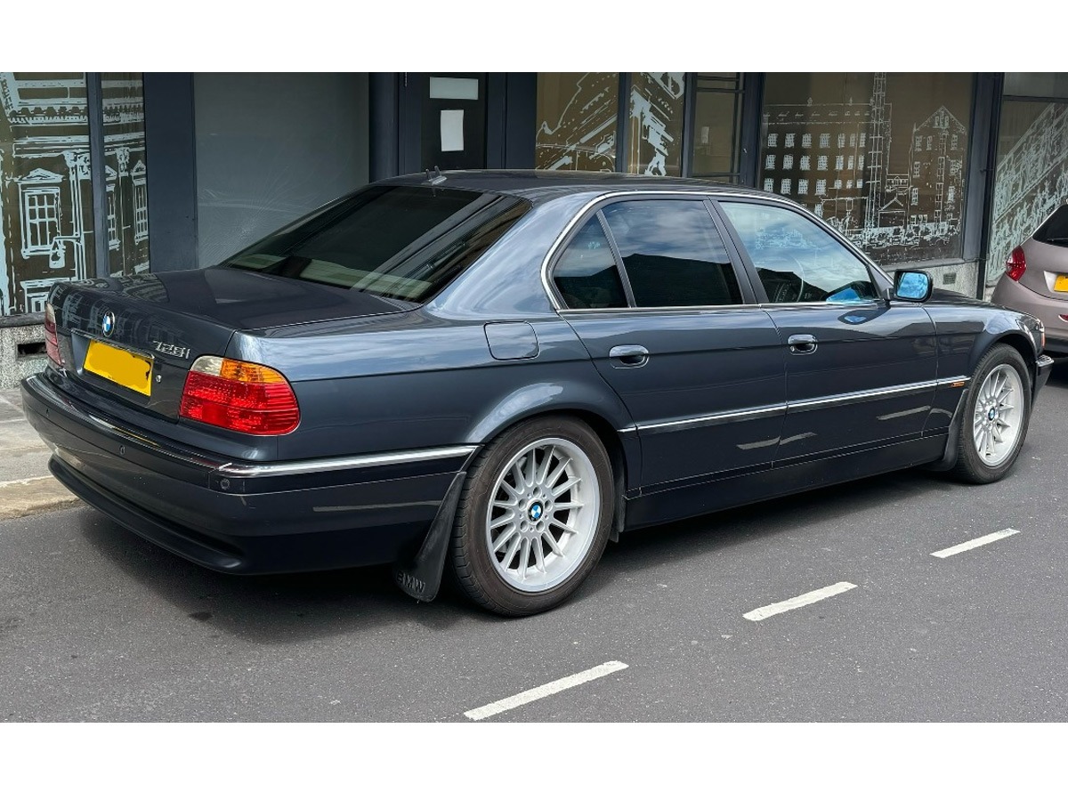 2000 BMW 7 Series Image 2