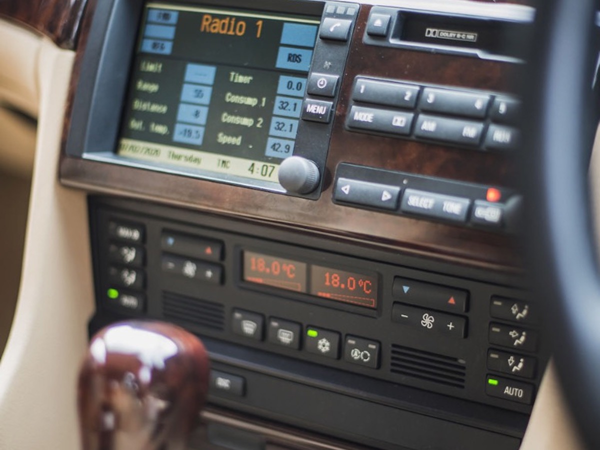 2000 BMW 7 Series Image 8