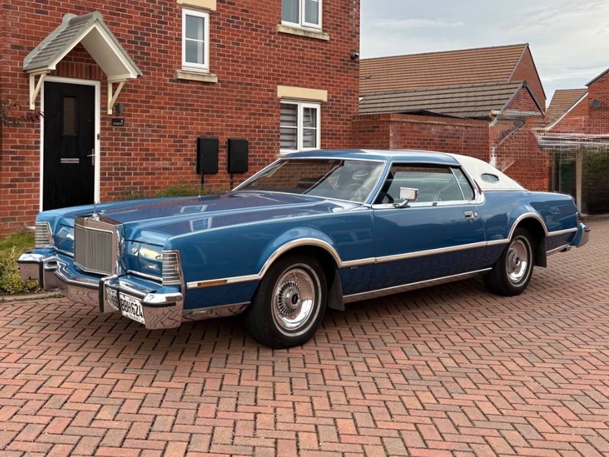 1976 Lincoln Continental Image 2
