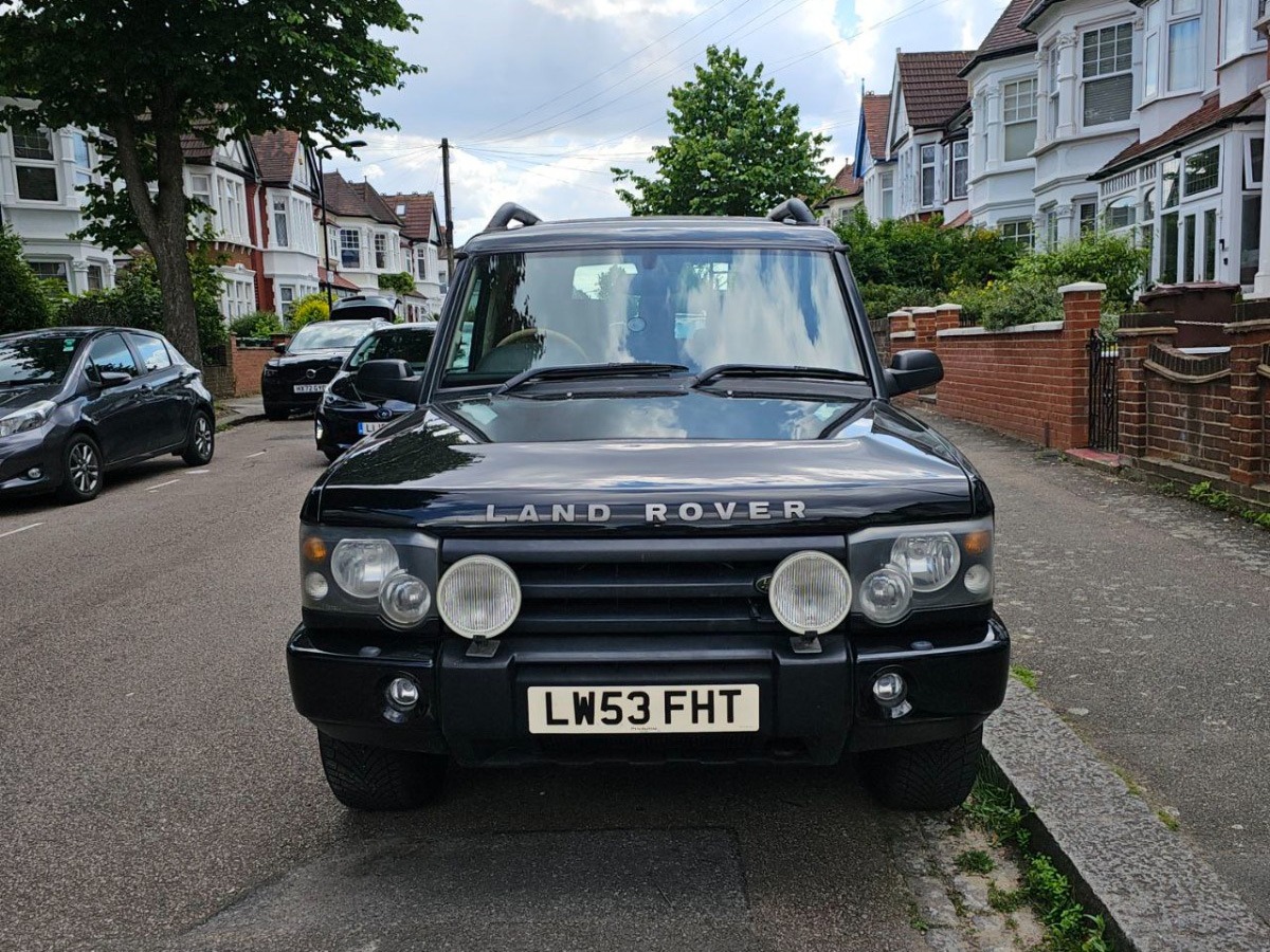 2004 Land Rover Discovery Image 2