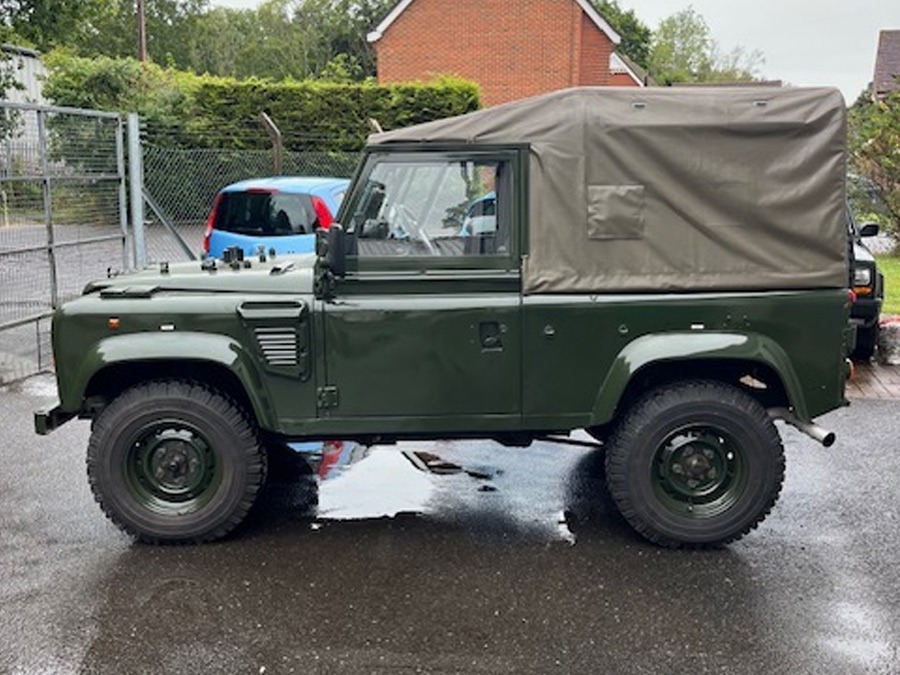1998 Land Rover Defender 90 Image 2