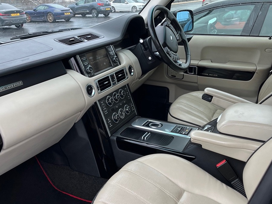 2012 Land Rover Range Rover Image 2