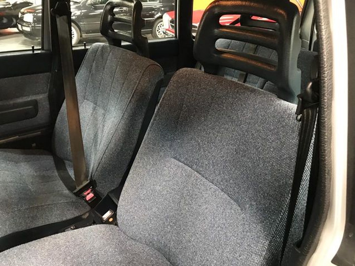 1993 Volvo 240 Image 11