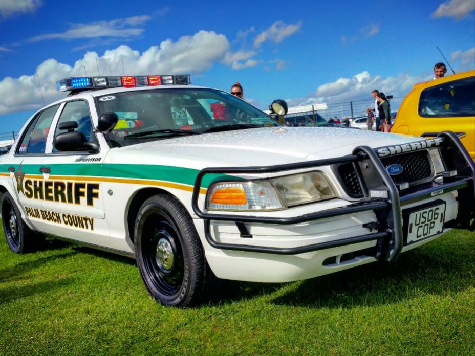 2006 Ford Crown Victoria Image 2